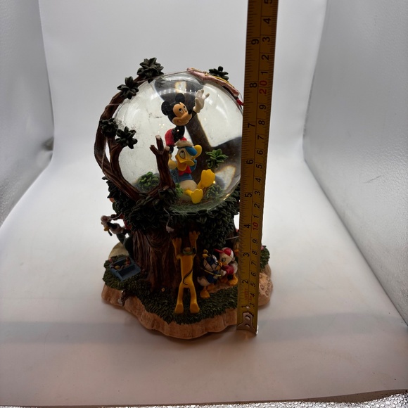 Disney Mickey Mouse and Friends Musical Water Snow Globe Let's Go Fly a Kite - Picture 13 of 16